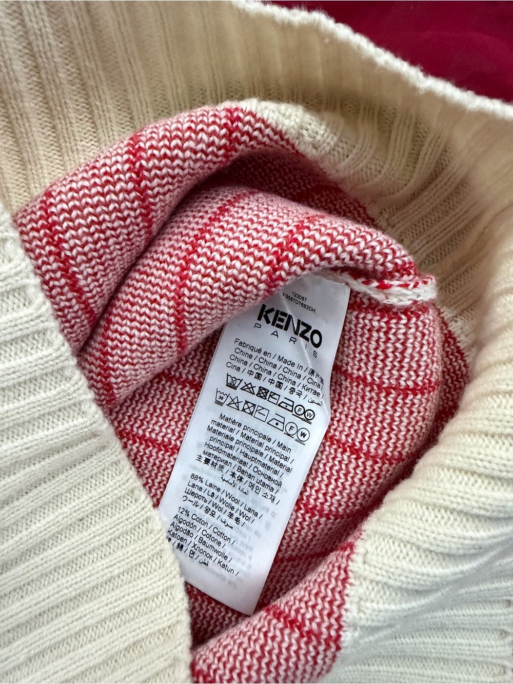 Kenzo White Knit Vest with Red Tie Graphic - Picture 3 of 7